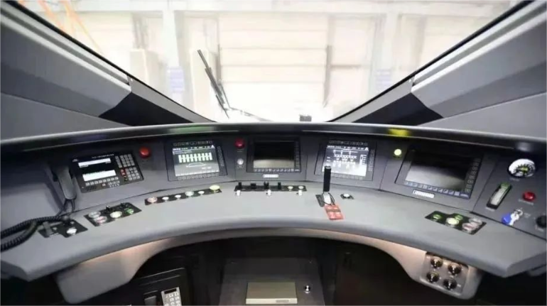 强乱强乱中文字幕