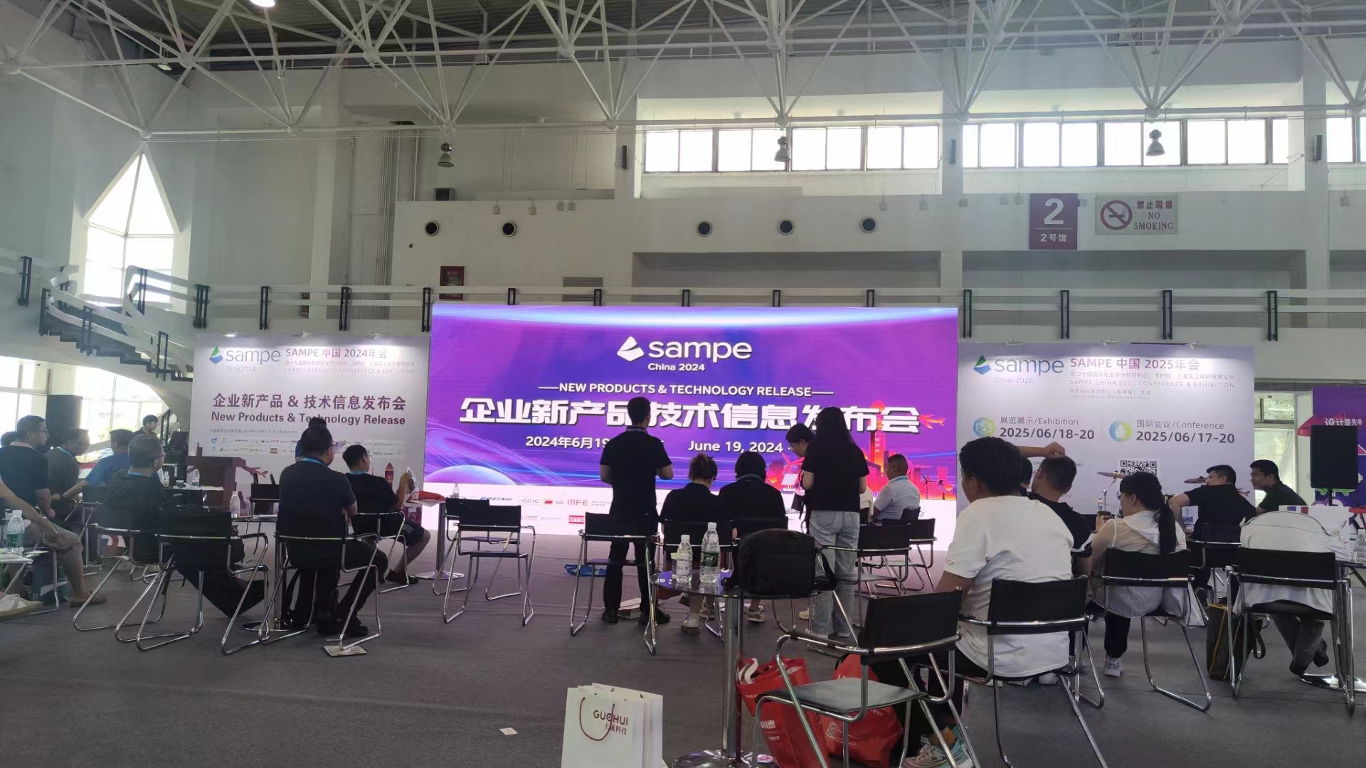 强乱强乱中文字幕